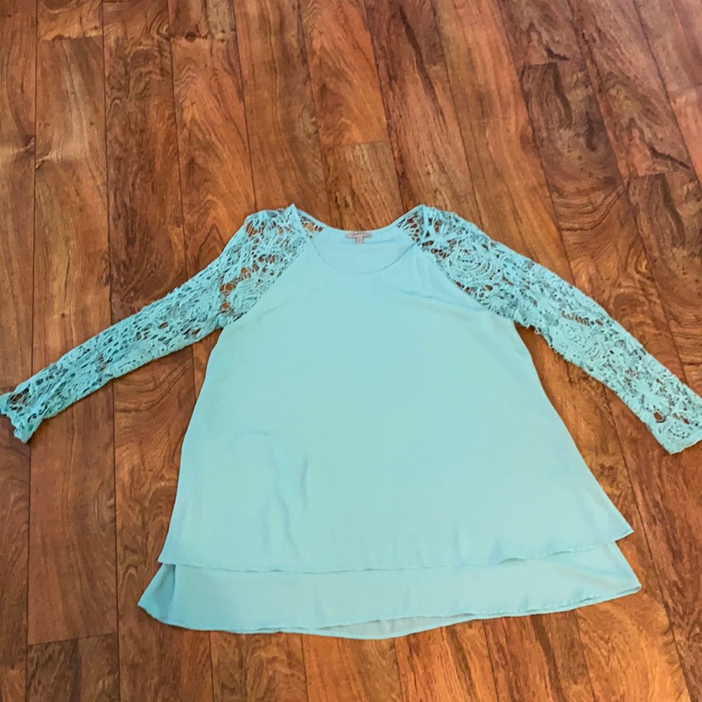 Long lace sleeves top
